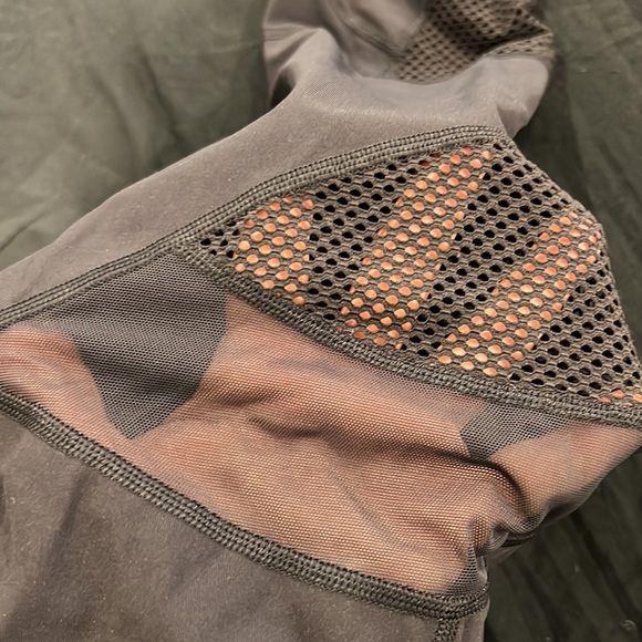 Lululemon Sendal Jacket size 8 New & black leggings, worn once Size 8 - Picture 9 of 13